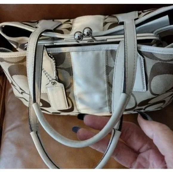 VINTAGE Coach C Print Brown Canvas White Leather Kiss Lock 3 Pocket Shou… - Picture 2 of 8